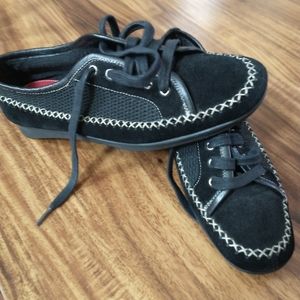 What's what aerosoles 5-1/2 tennis shoes leather